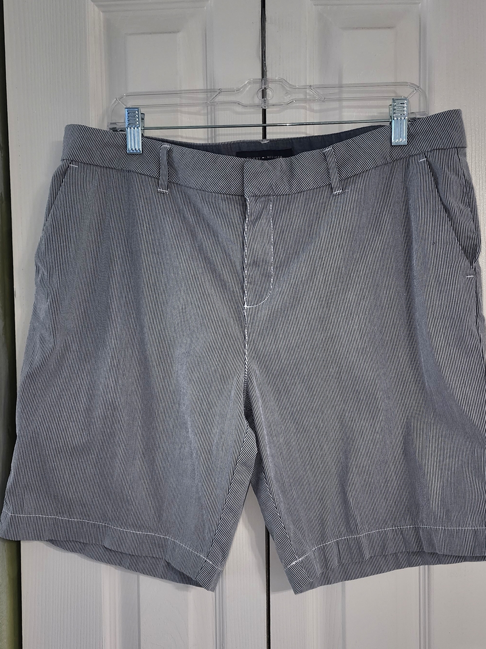 Tommy Hilfiger Women's White And Grey Pinstripe Casual Shorts Preppy